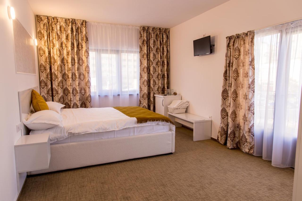 Complex Carol Hotel Buzau Exterior photo